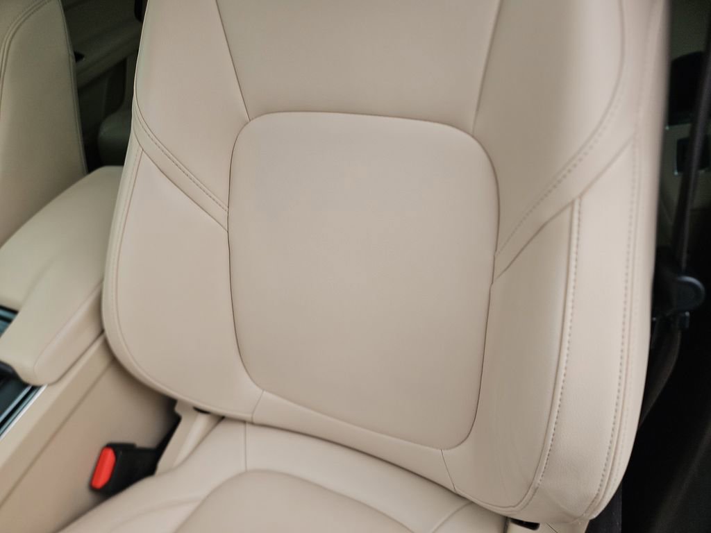 Used 2020 Jaguar XF Premium image 16