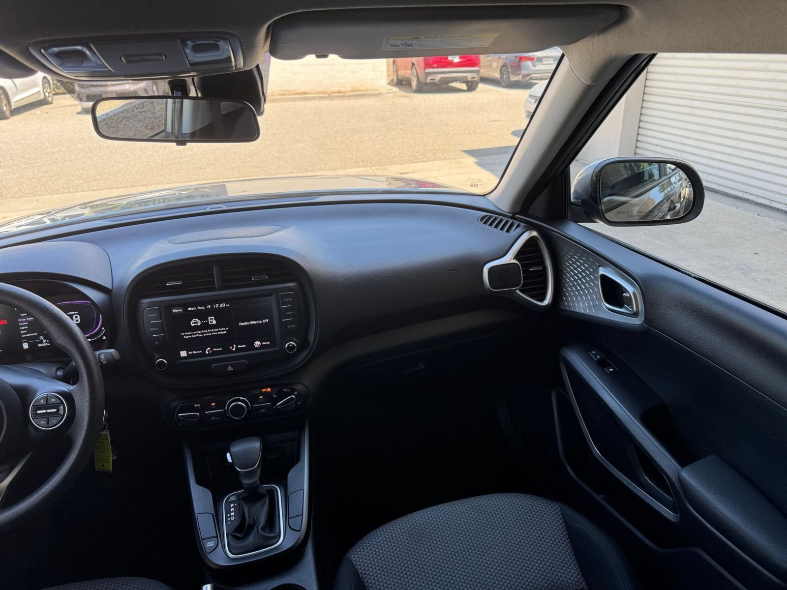 Used 2025 Kia Soul LX w/ LX Technology Package FWD image 32