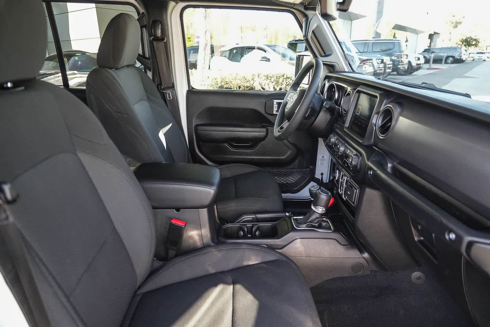 Used 2023 Jeep Gladiator Sport AWD/4WD image 16