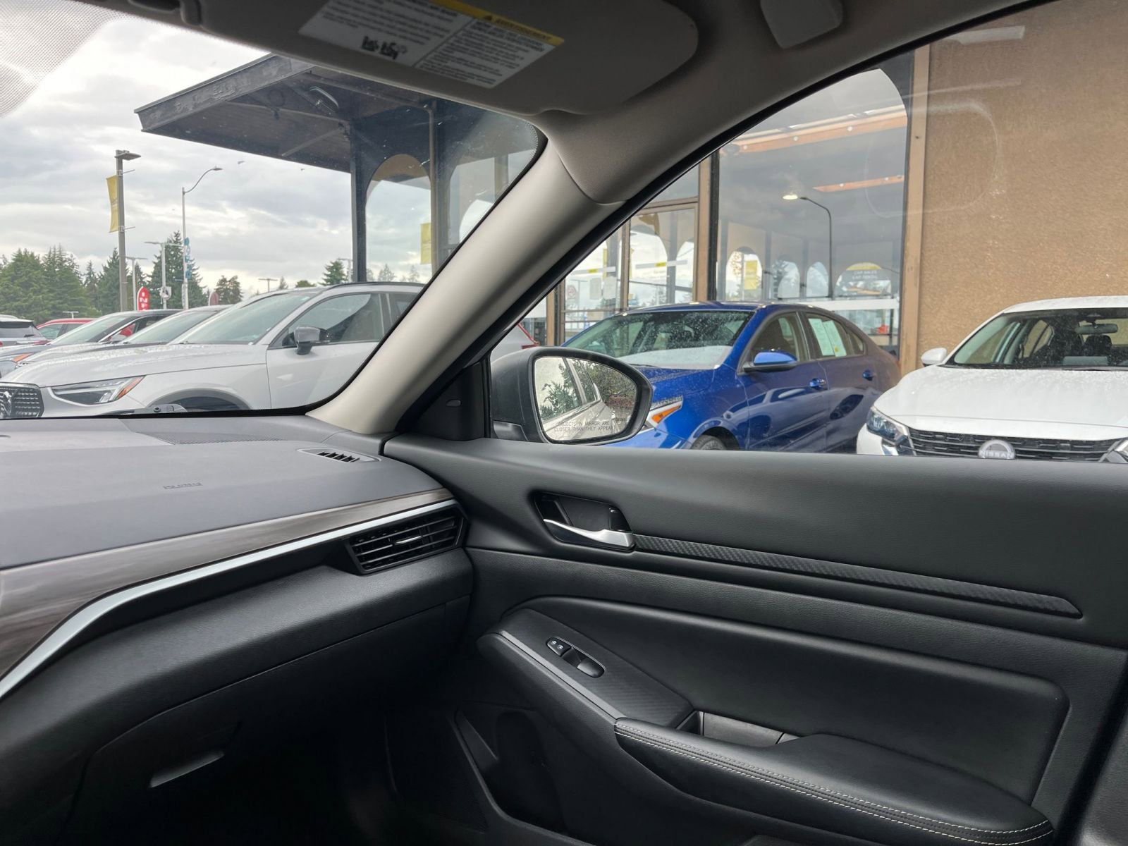 Used 2024 Nissan Altima 2.5 SV image 35