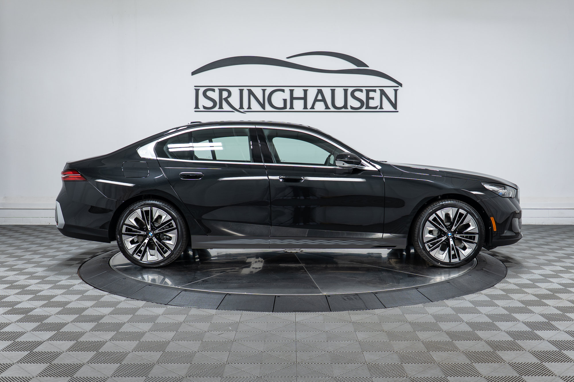 Used 2026 BMW 530i xDrive w/ Premium Package AWD/4WD image 4