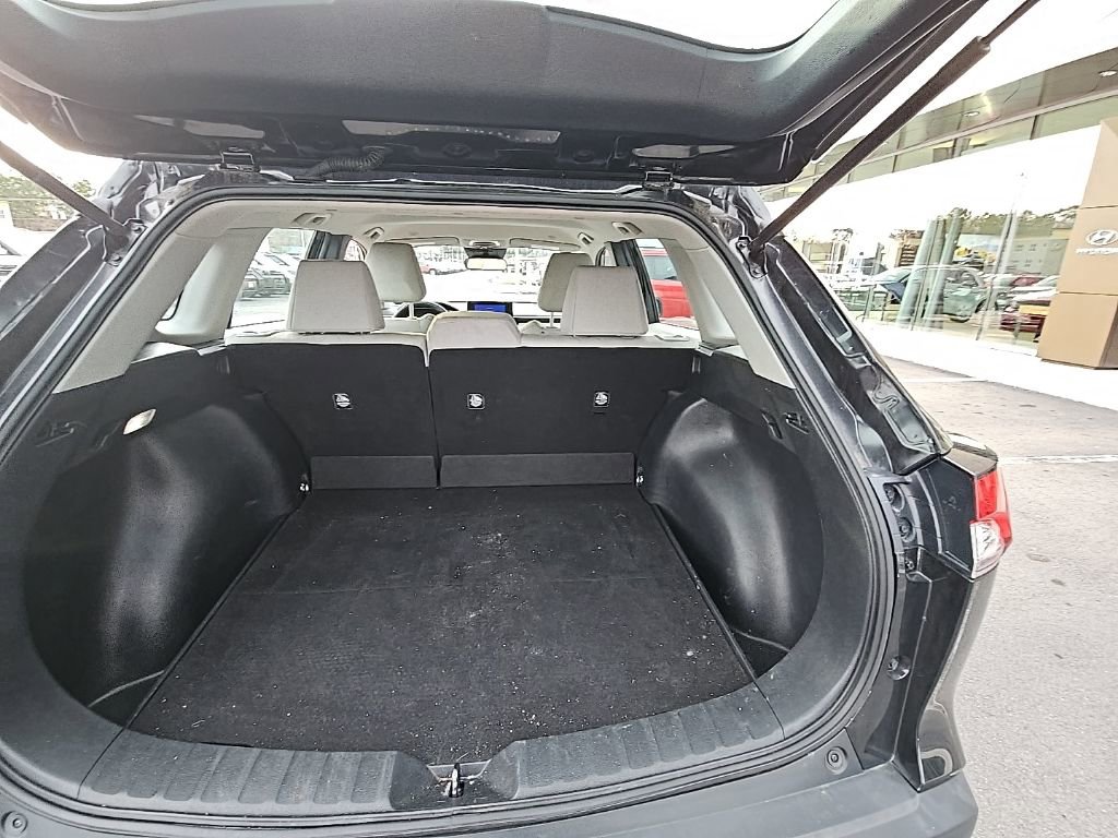 Used 2023 Toyota Corolla Cross L image 16