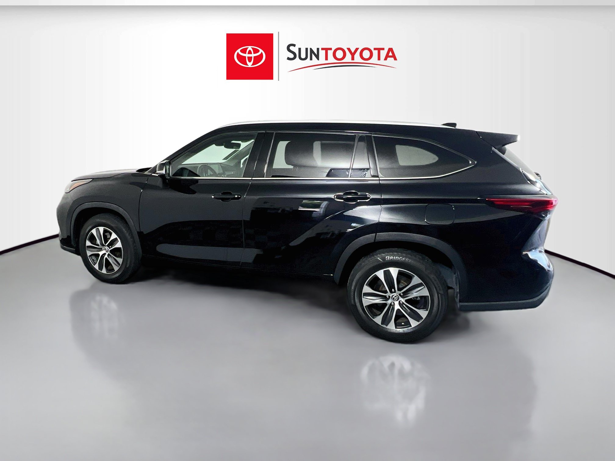 Used 2022 Toyota Highlander XLE FWD image 7