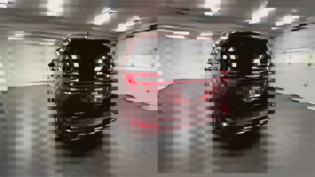 Used 2021 Chrysler Pacifica Touring image 7