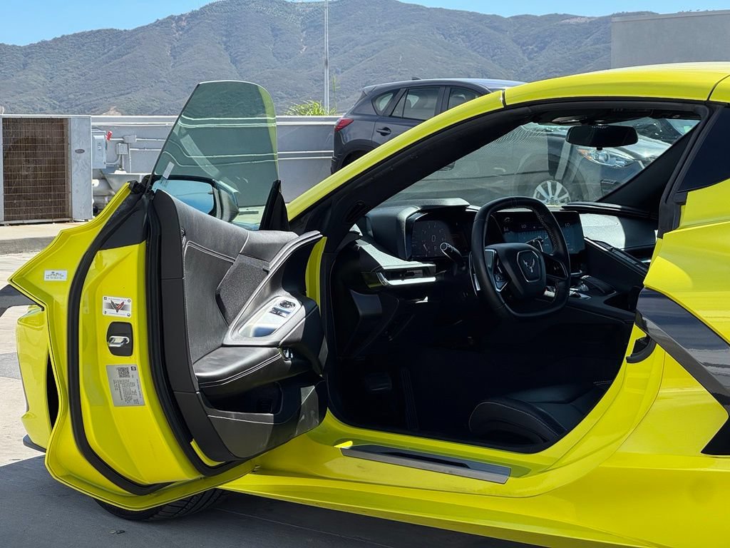 Used 2021 Chevrolet Corvette Stingray Coupe w/ Z51 Performance Package RWD image 9