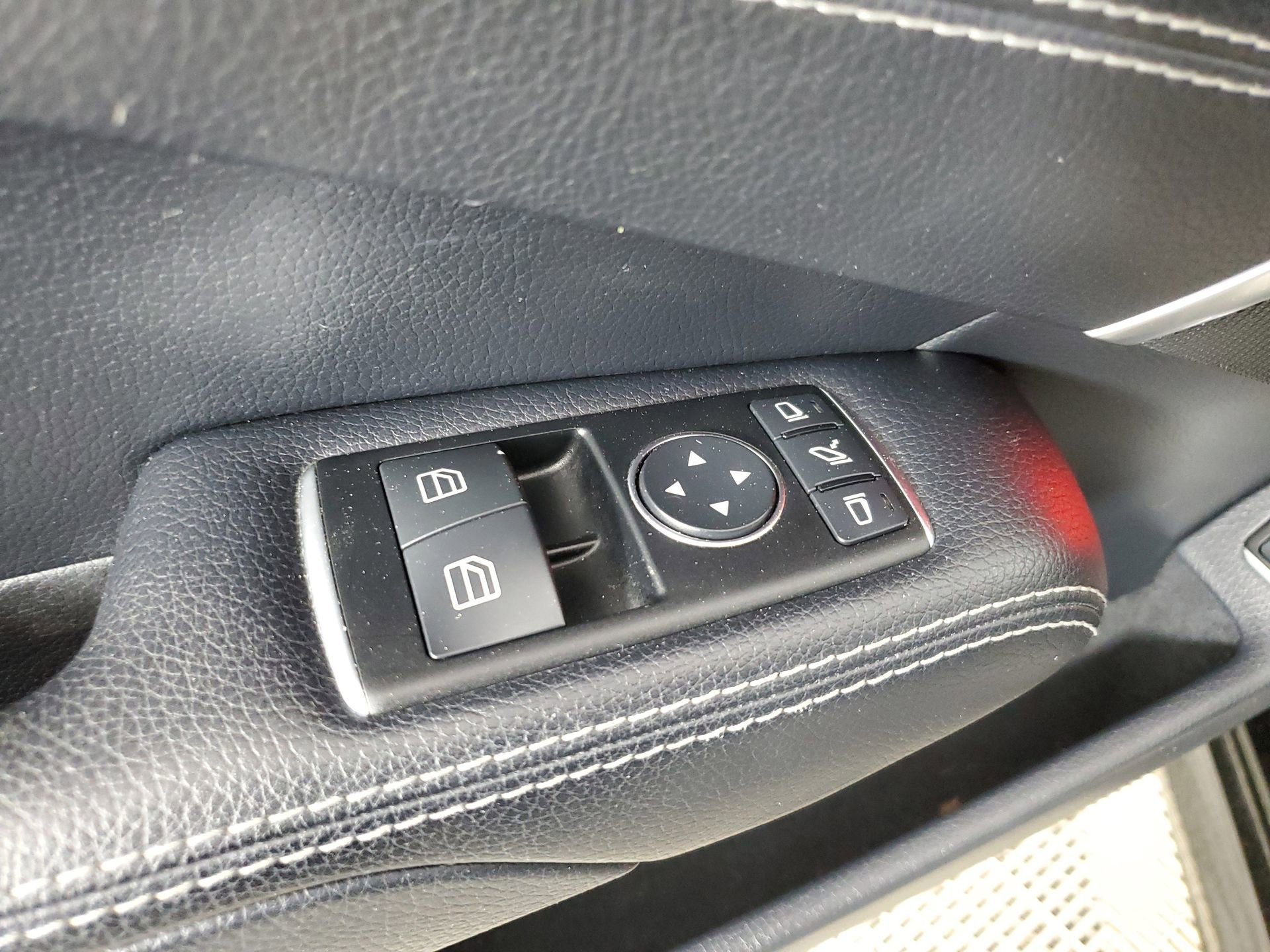 Used 2014 Mercedes-Benz SL 550 image 35