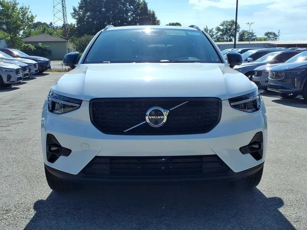New 2026 Volvo XC40 B5 Plus w/ Climate Package AWD/4WD image 2