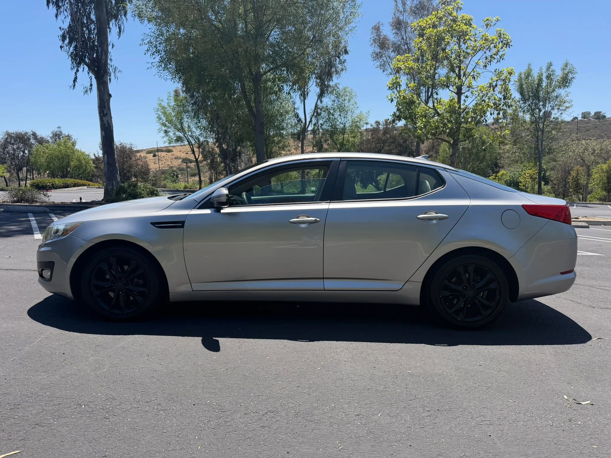 Used 2013 Kia Optima LX FWD image 2