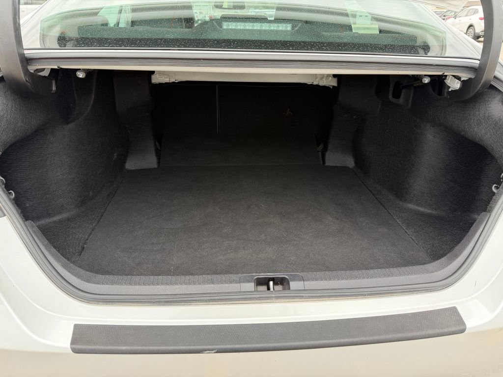 Used 2019 Toyota Camry XSE FWD image 9