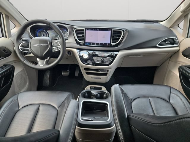 Used 2024 Chrysler Pacifica Touring-L FWD image 15