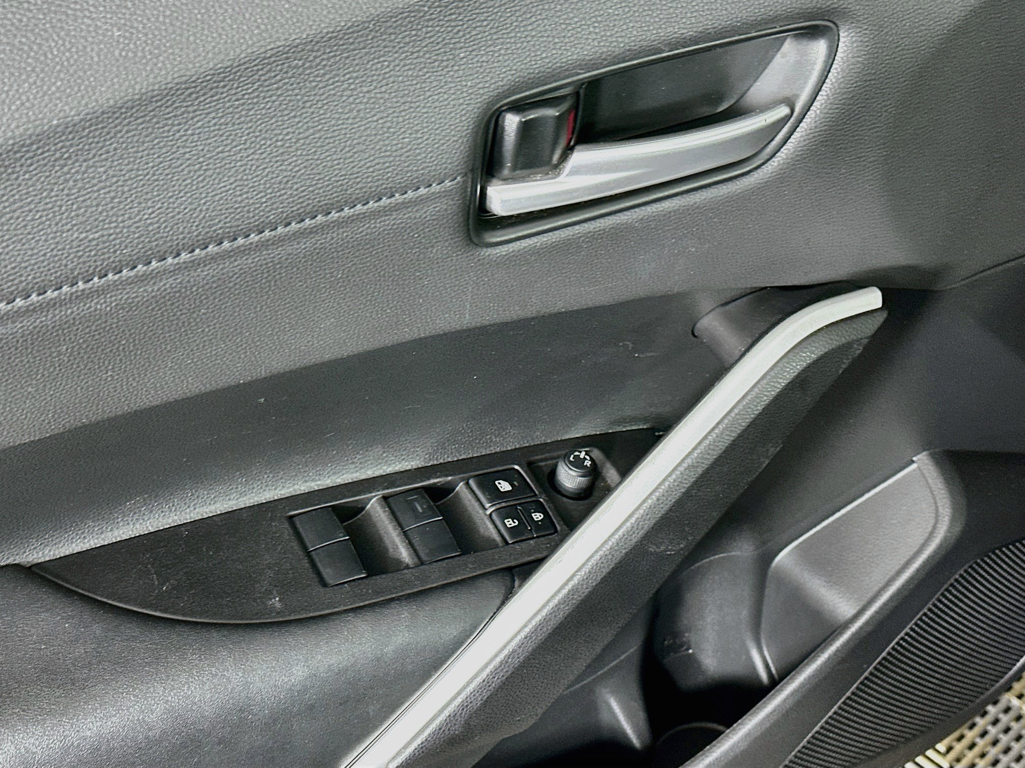 Used 2025 Toyota Corolla Cross XLE FWD image 15