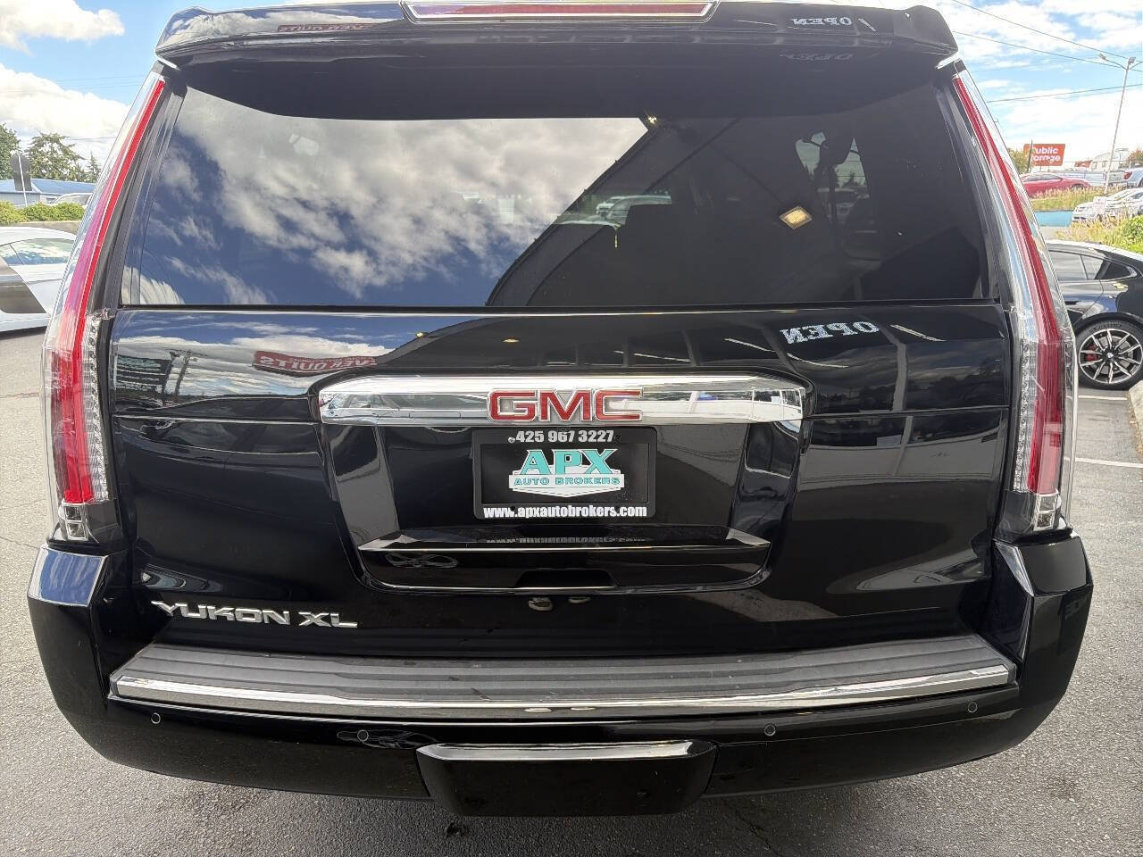 Used 2020 GMC Yukon XL Denali RWD image 5