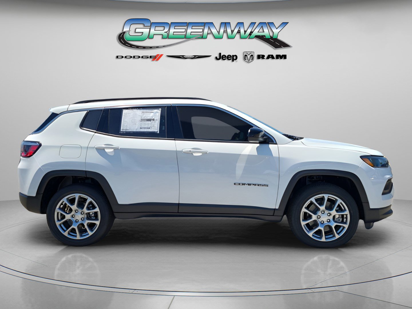 Used 2024 Jeep Compass Latitude AWD/4WD image 4