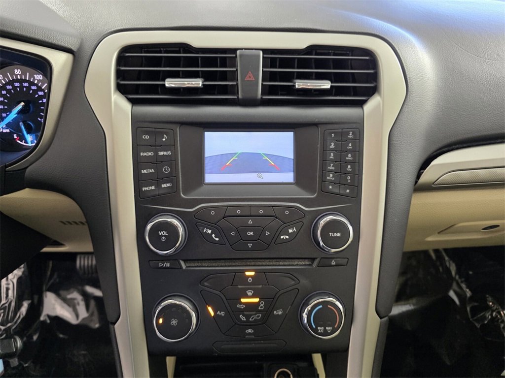 Used 2015 Ford Fusion SE image 23