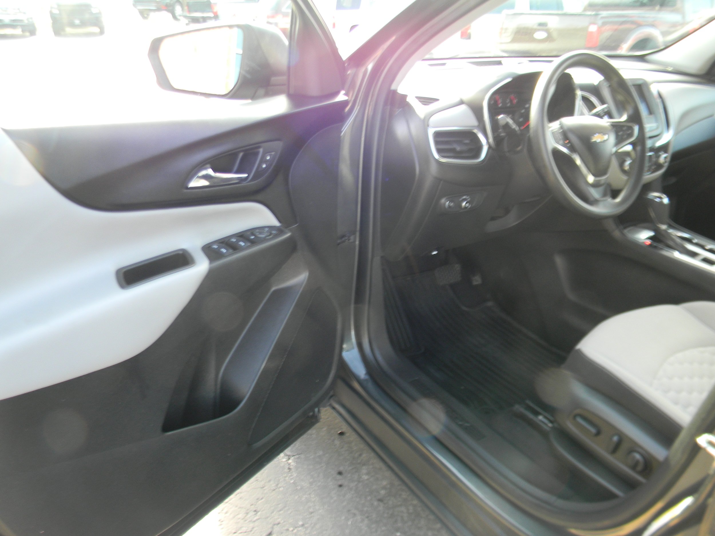 Used 2020 Chevrolet Equinox LS w/ LS Convenience Package FWD image 6