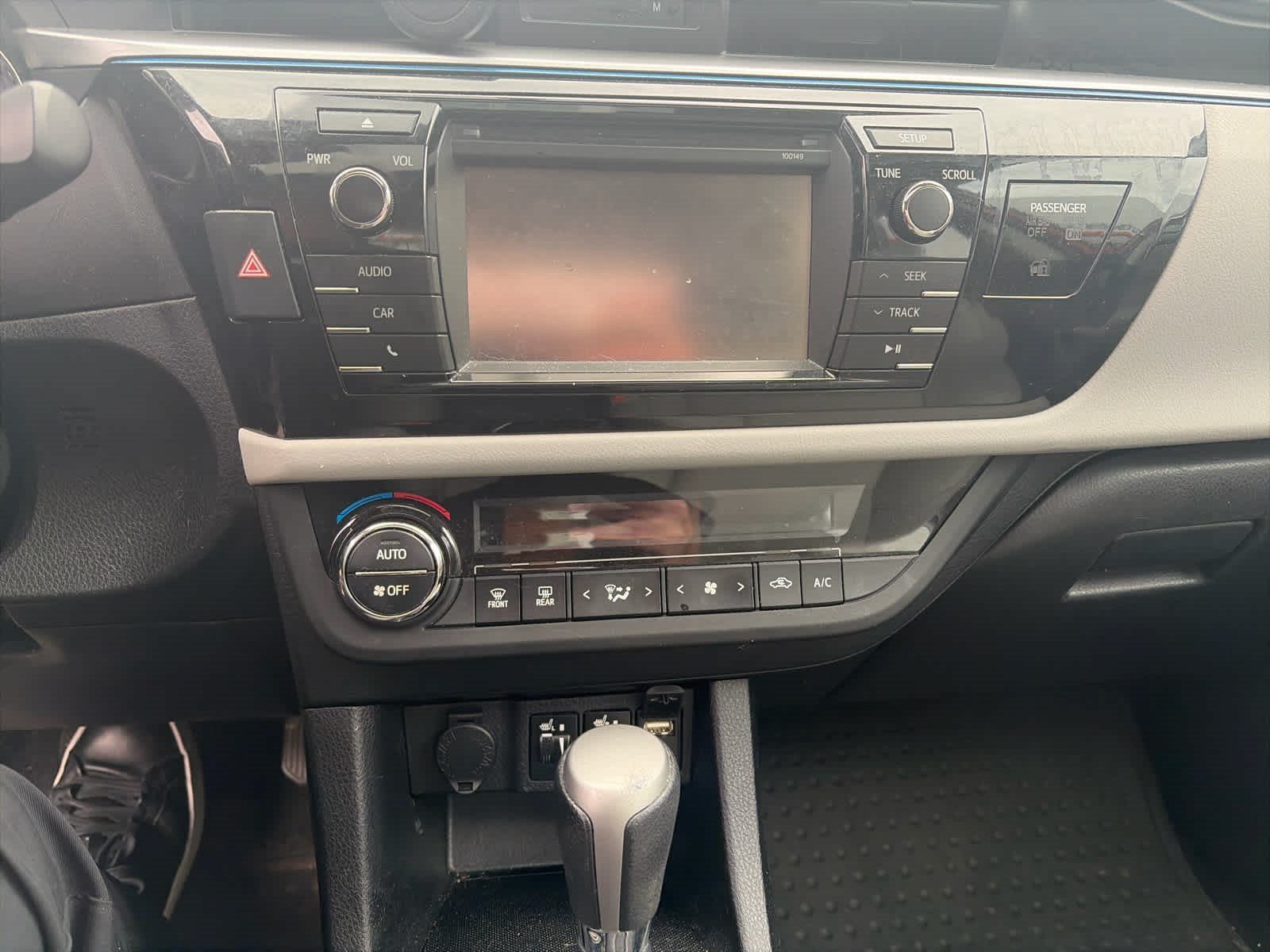 Used 2015 Toyota Corolla LE FWD image 7