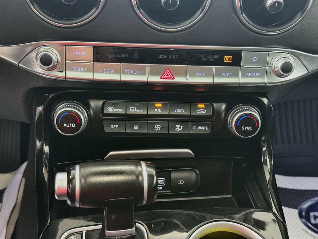 Used 2018 Kia Stinger Premium AWD/4WD image 16