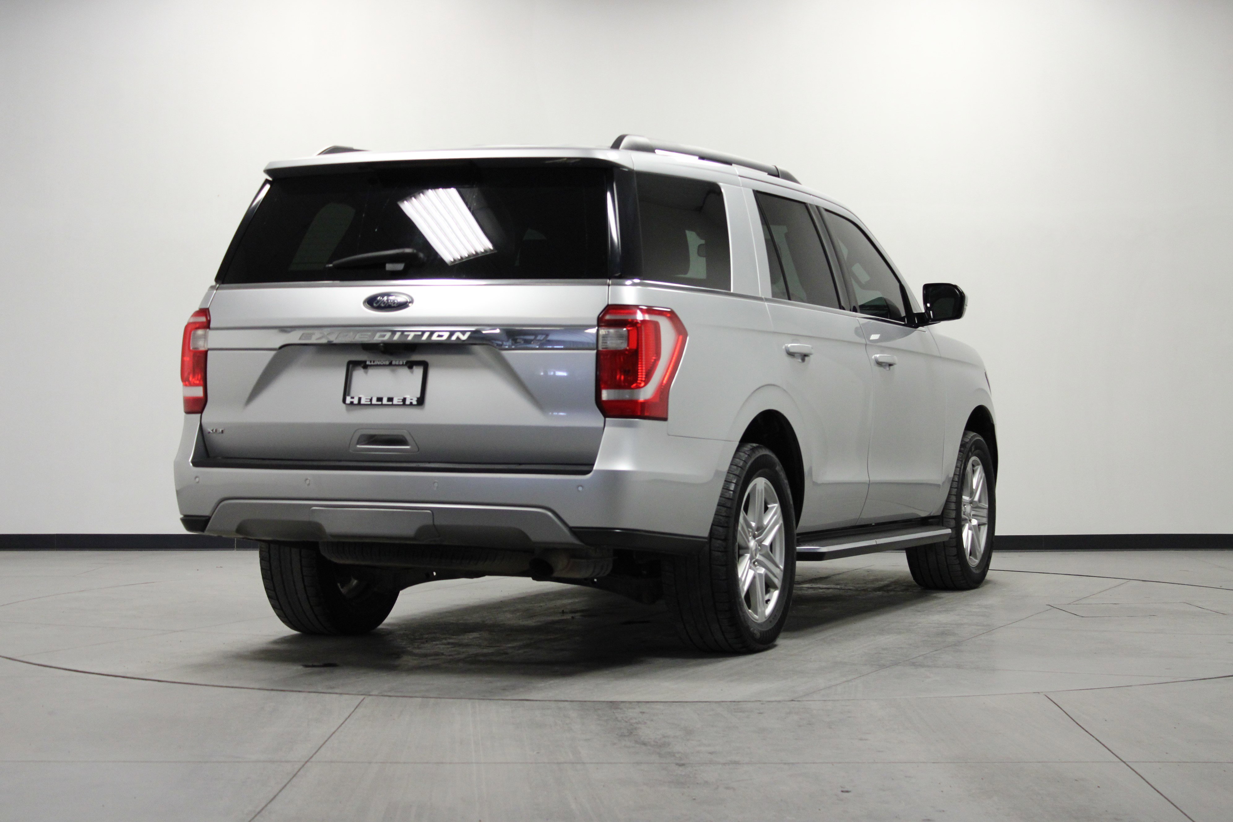 Used 2019 Ford Expedition XLT w/ Equipment Group 202A image 4