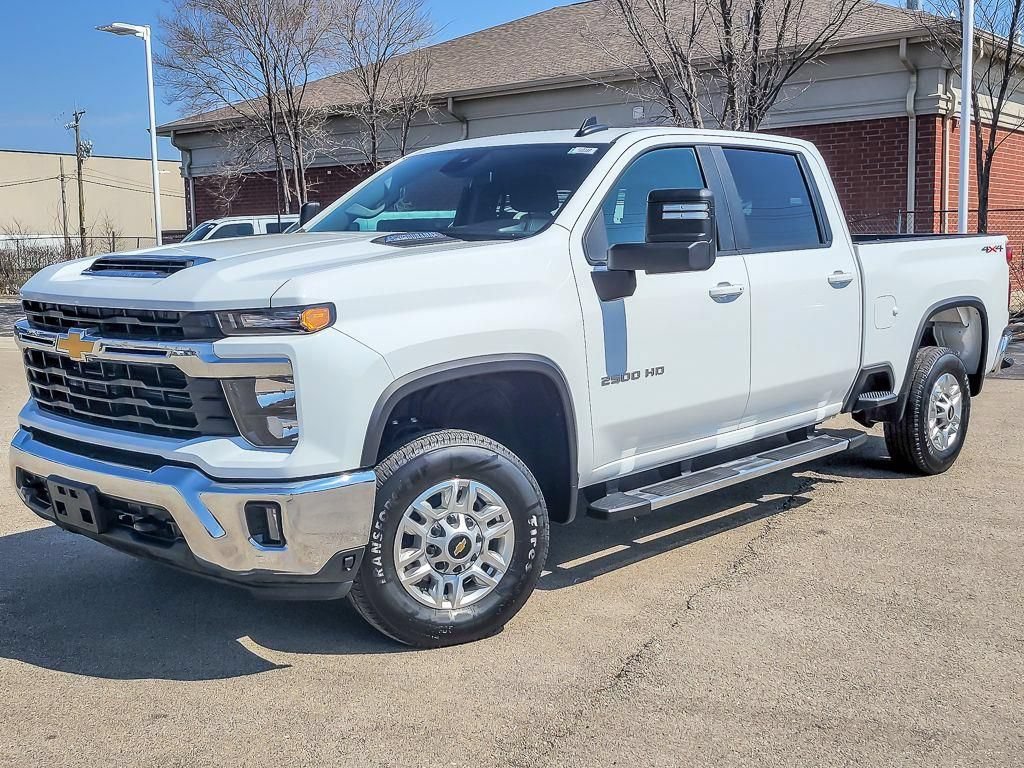 Used 2025 Chevrolet Silverado 2500 LT w/ Convenience Package AWD/4WD image 2