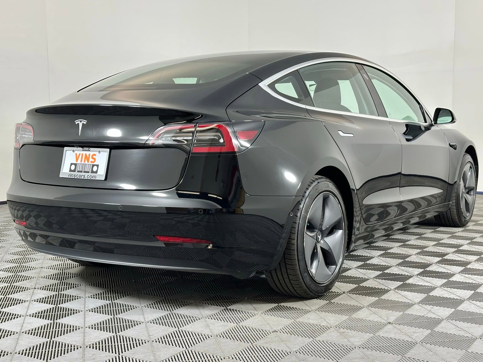 Used 2018 Tesla Model 3 Mid Range image 4