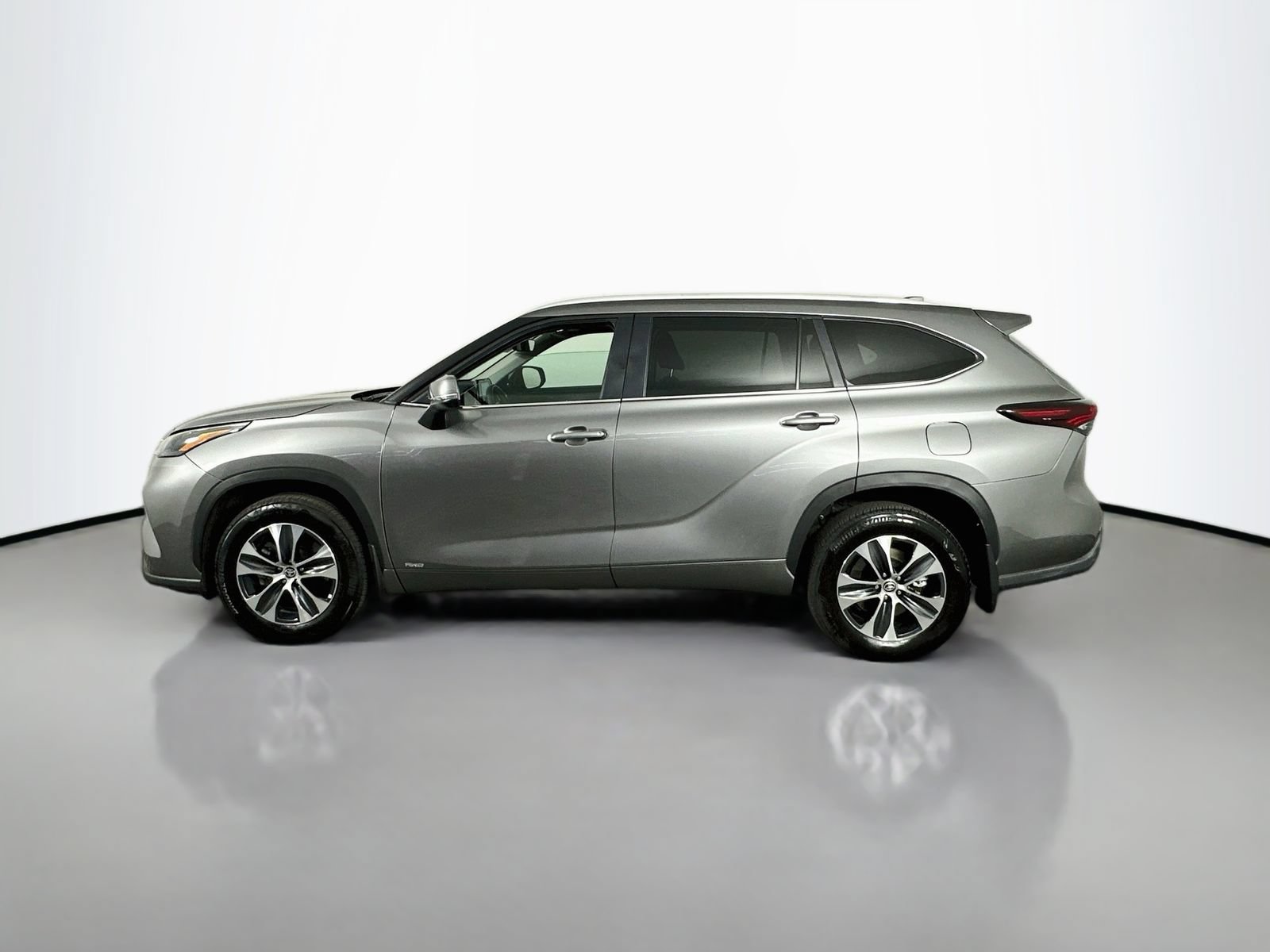 Certified 2026 Toyota Highlander XLE AWD/4WD image 4