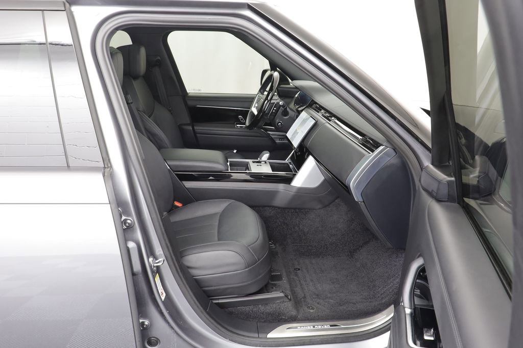 Used 2025 Land Rover Range Rover SE image 20