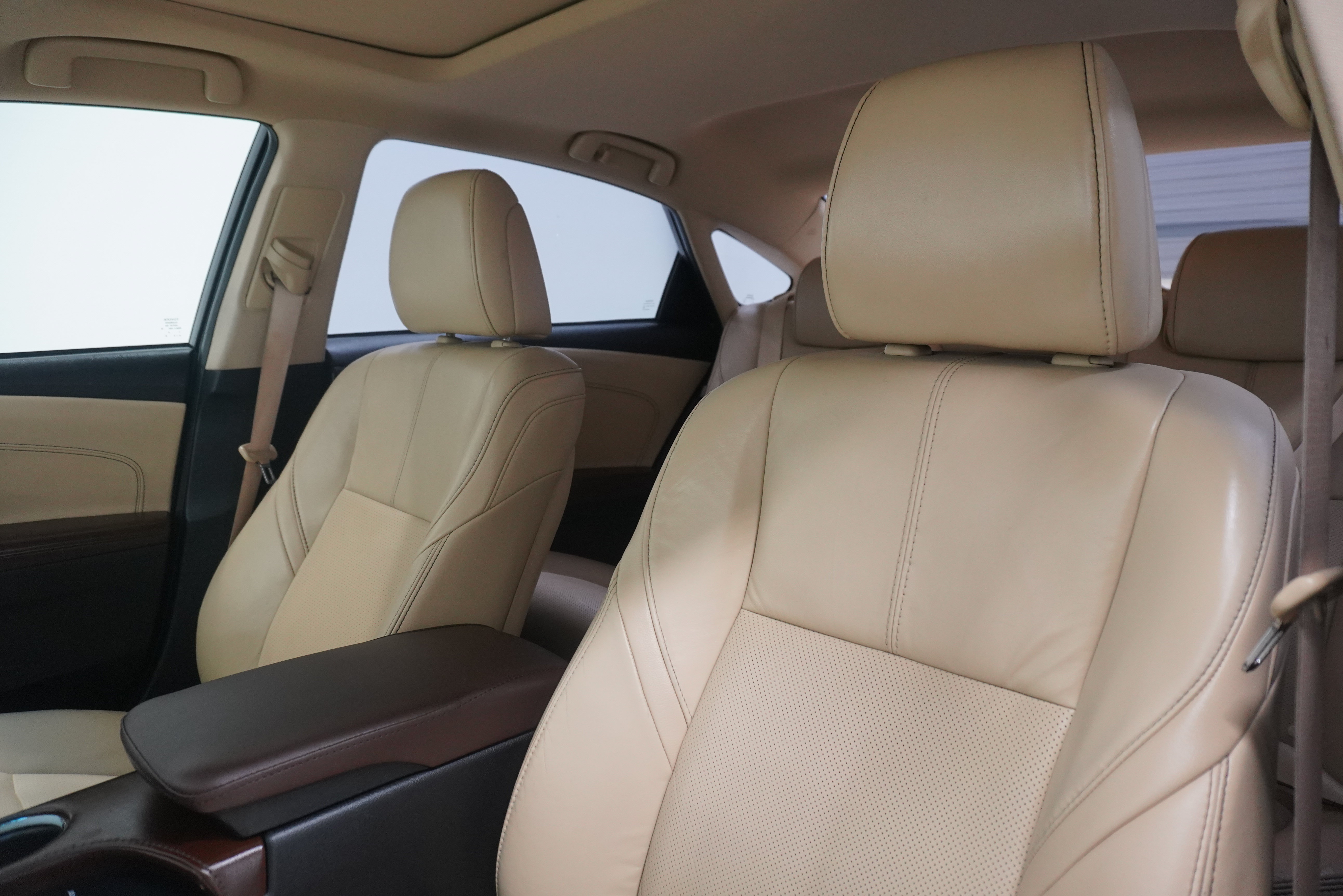Used 2015 Toyota Avalon Limited w/ Technology Package FWD image 10