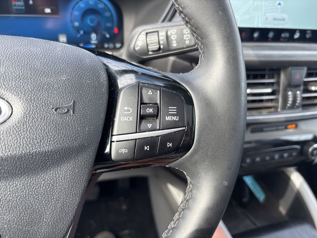 Used 2025 Ford Escape Platinum w/ Premium Technology Package AWD/4WD image 21