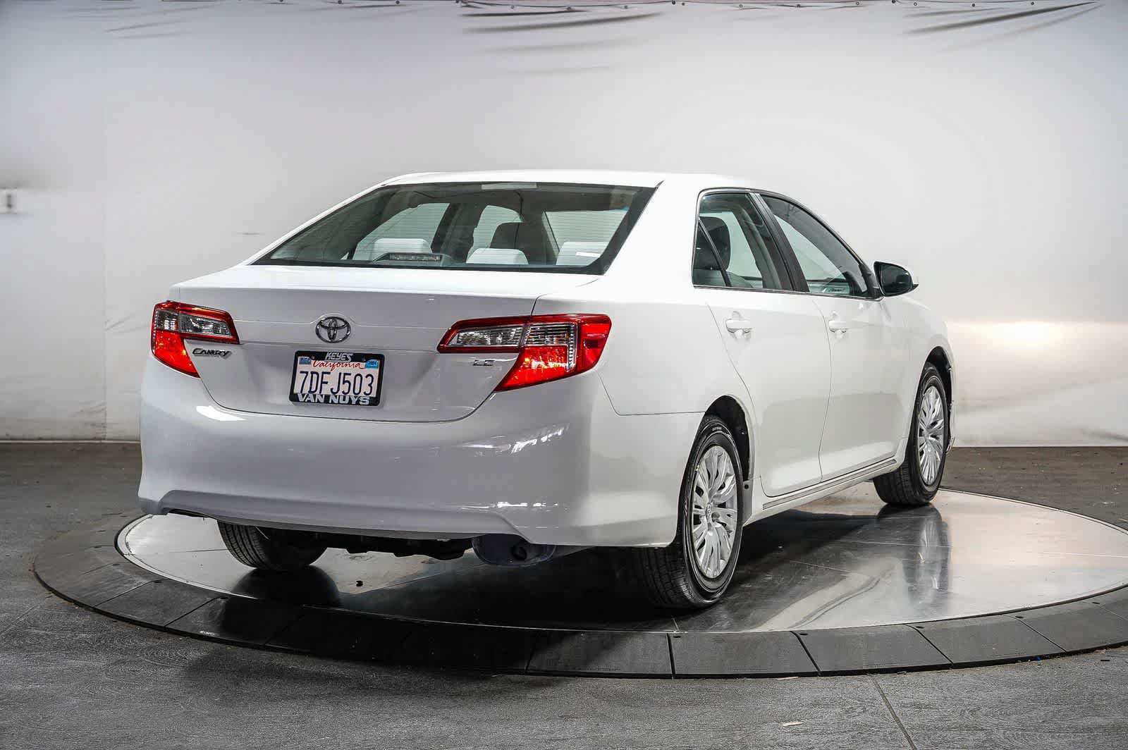 Used 2014 Toyota Camry LE FWD image 4