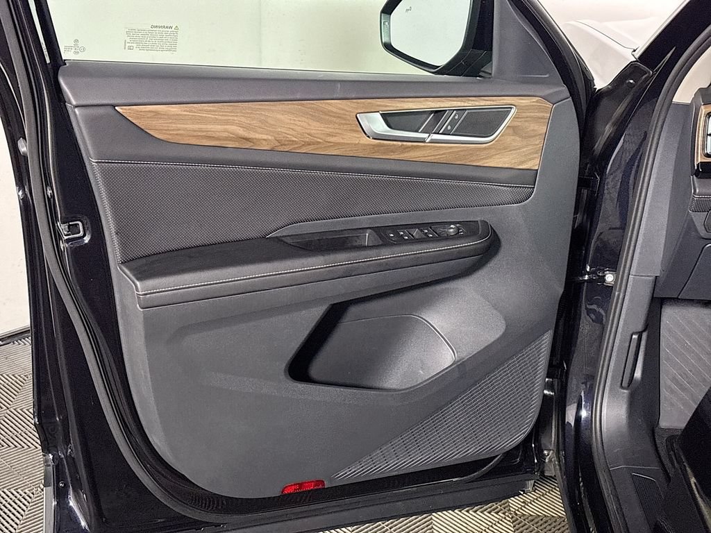 Certified 2025 Volkswagen Atlas SE AWD/4WD image 12