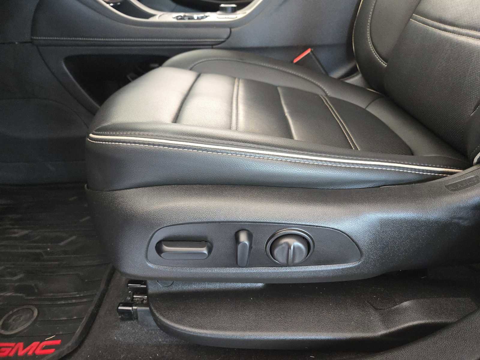 Used 2021 GMC Acadia Denali w/ Denali Technology Package image 24