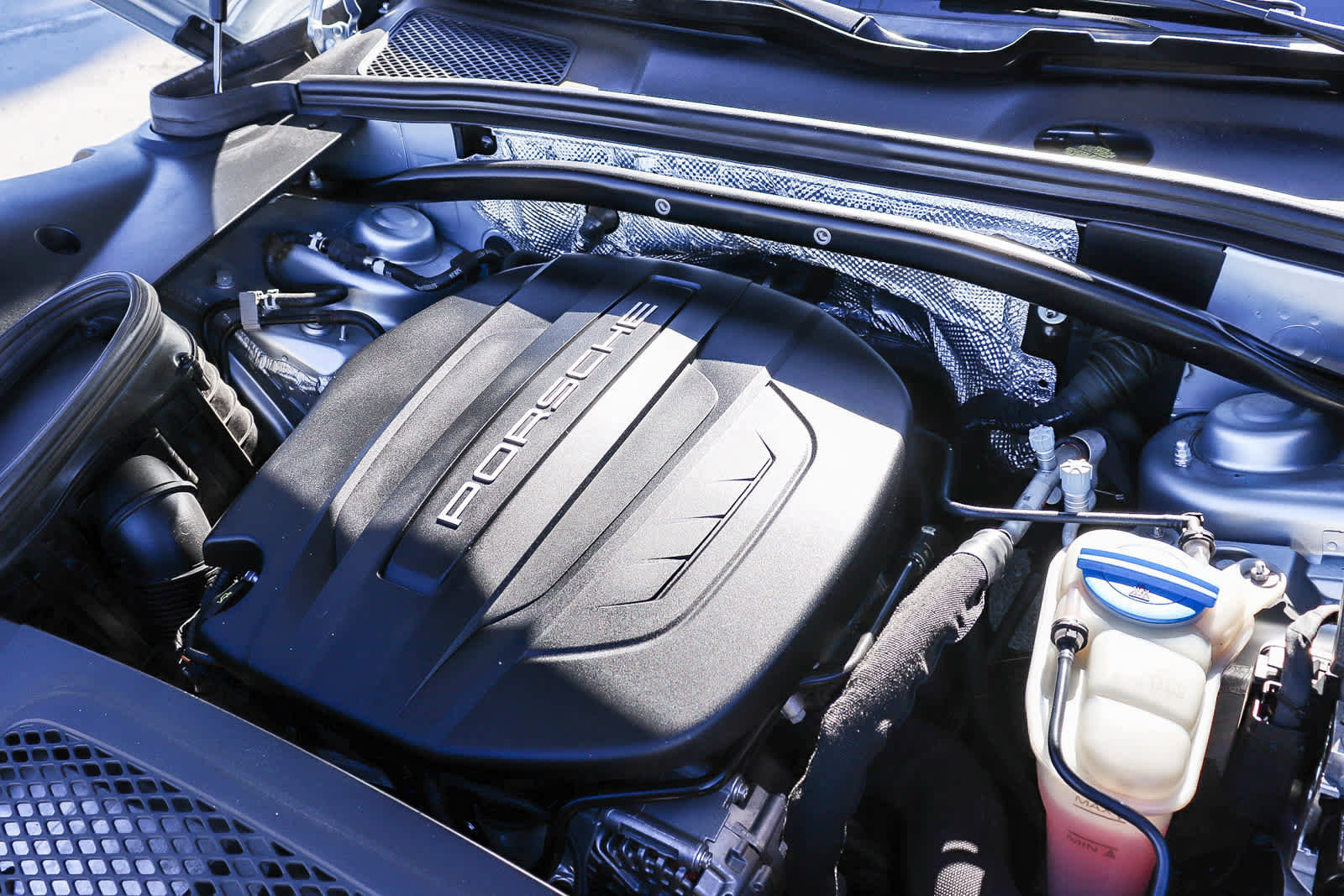 Used 2017 Porsche Macan image 28