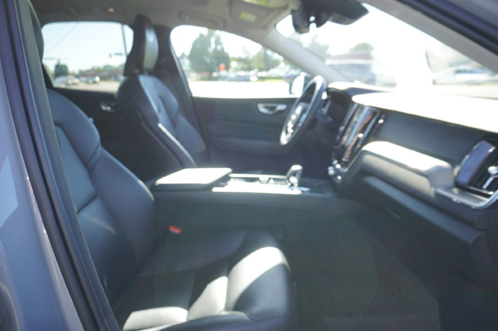 Used 2024 Volvo XC60 B5 Core AWD/4WD image 28
