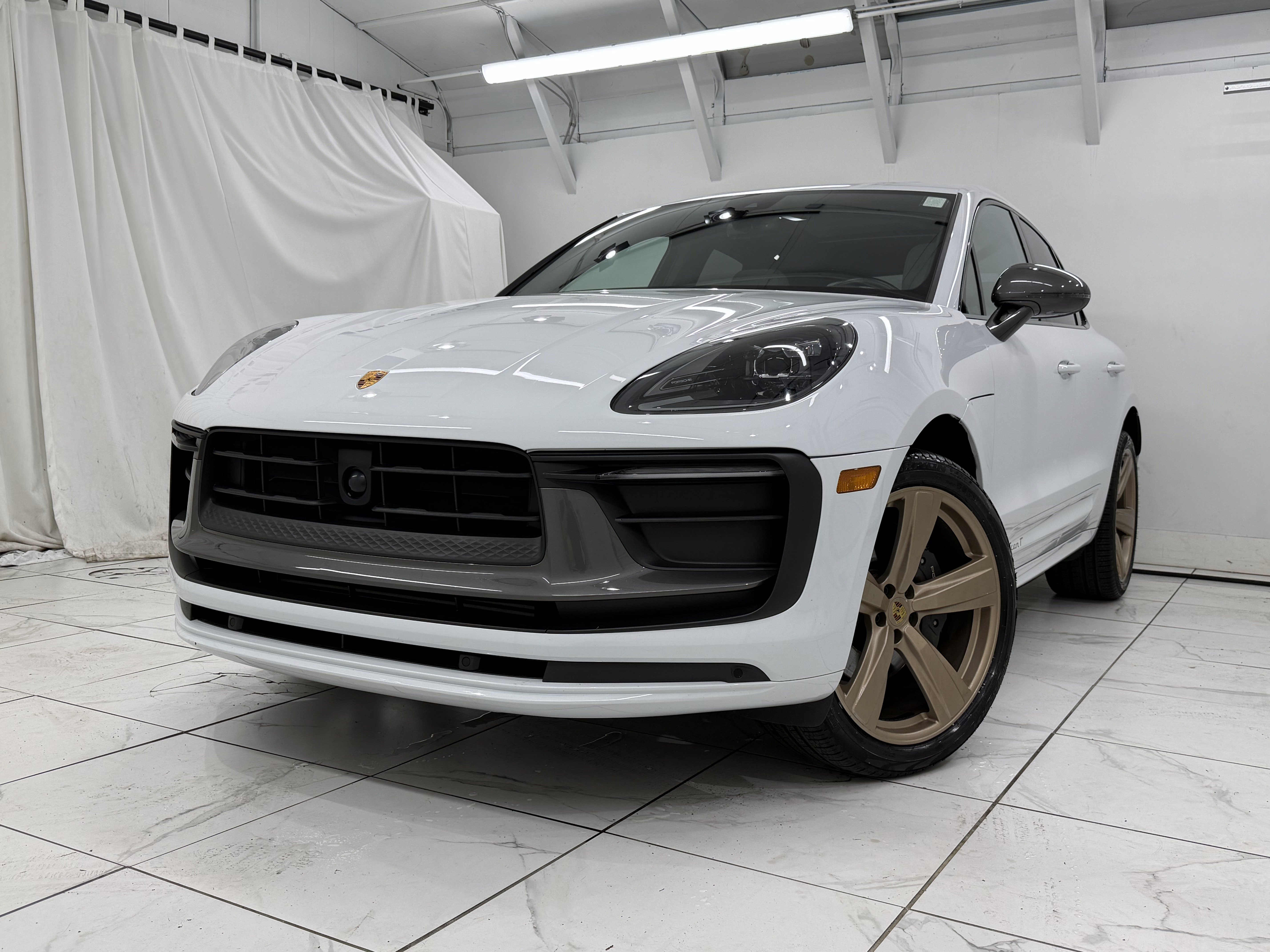 Certified 2023 Porsche Macan Turbo AWD/4WD image 8