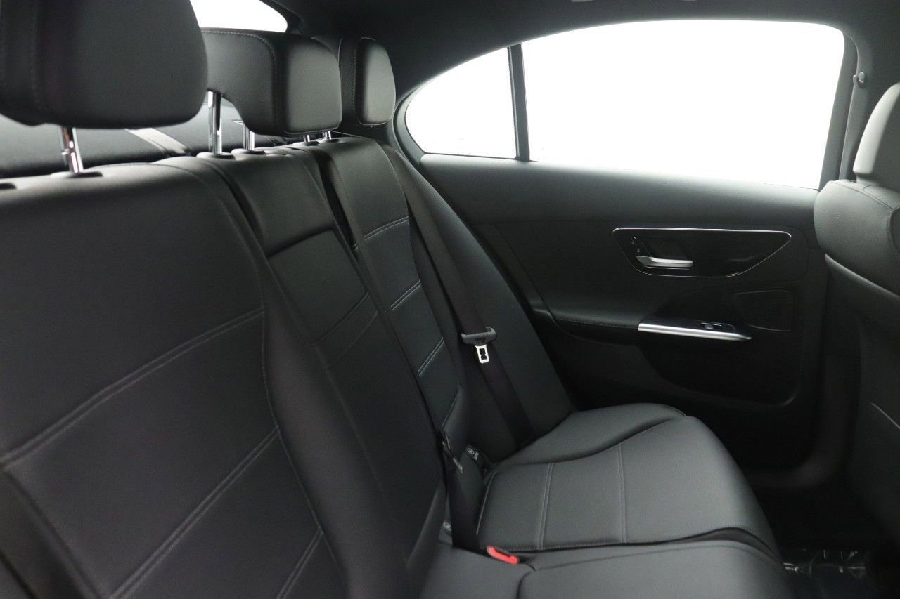 Used 2025 Mercedes-Benz C 300 4MATIC Sedan image 32