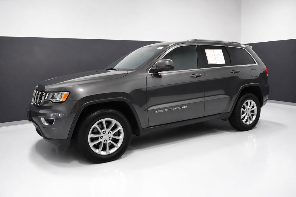 Used 2021 Jeep Grand Cherokee Laredo AWD/4WD image 2