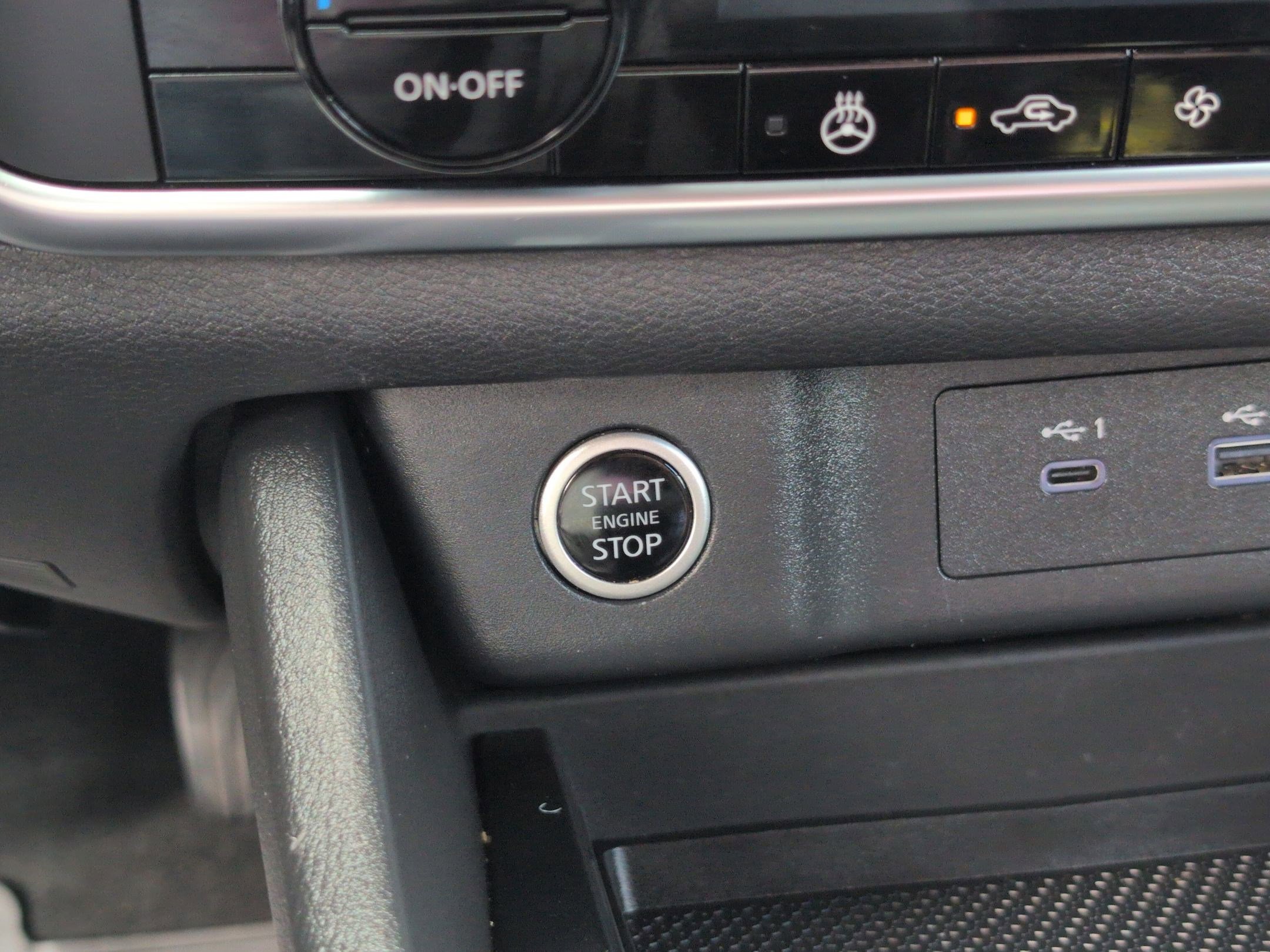 Used 2023 Nissan Rogue SV w/ SV Premium B Package image 22