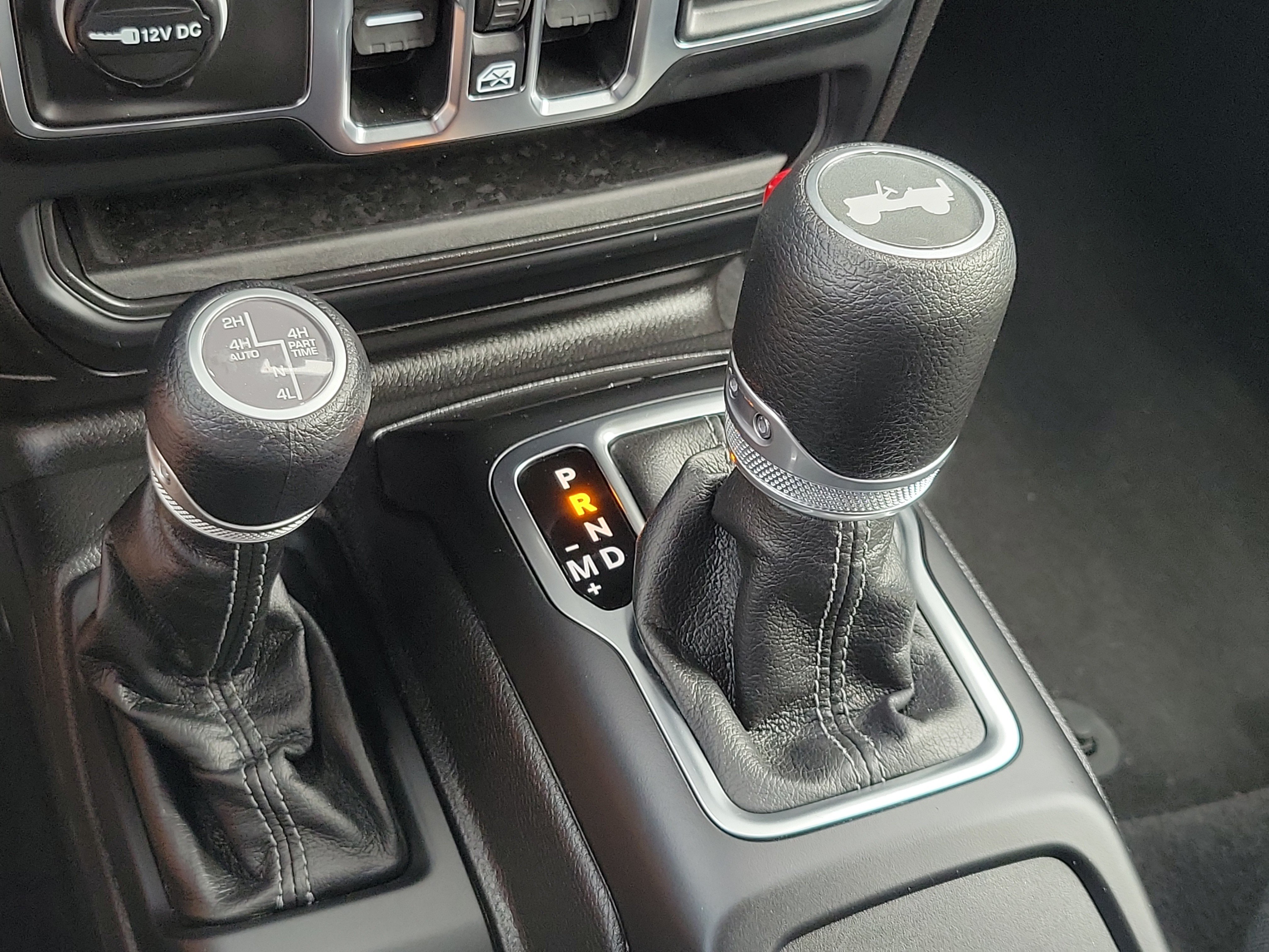 Used 2025 Jeep Wrangler Unlimited Sahara w/ Safety Group AWD/4WD image 25