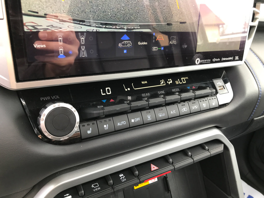 Certified 2024 Toyota Sequoia Platinum AWD/4WD image 24