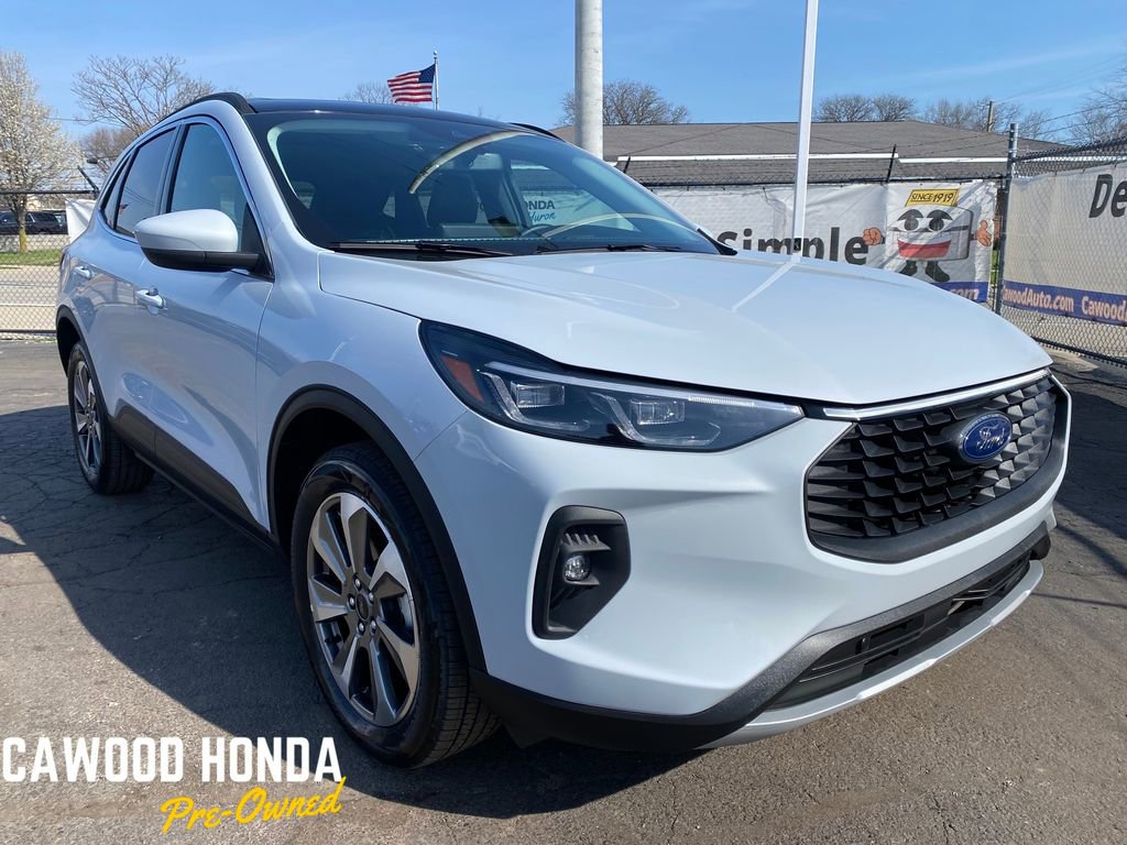 Used 2025 Ford Escape Platinum AWD/4WD image 1