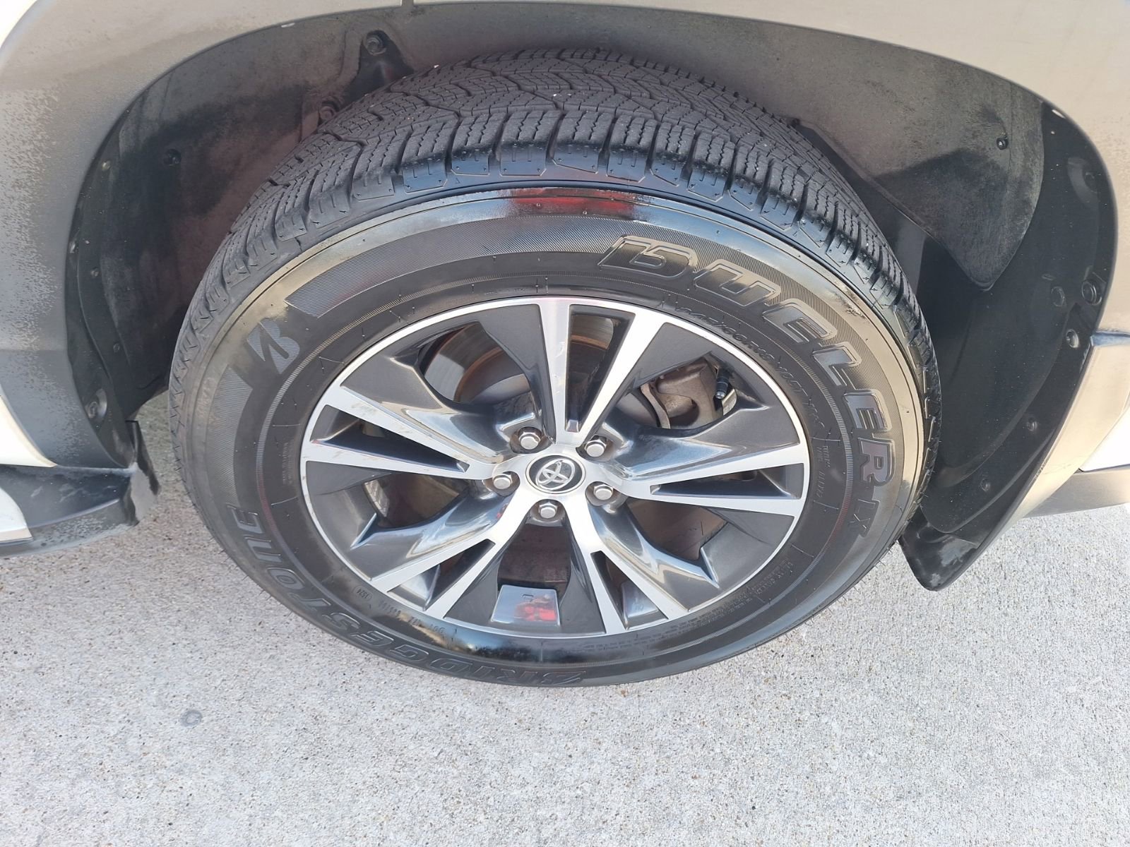 Used 2016 Toyota Highlander XLE FWD image 11