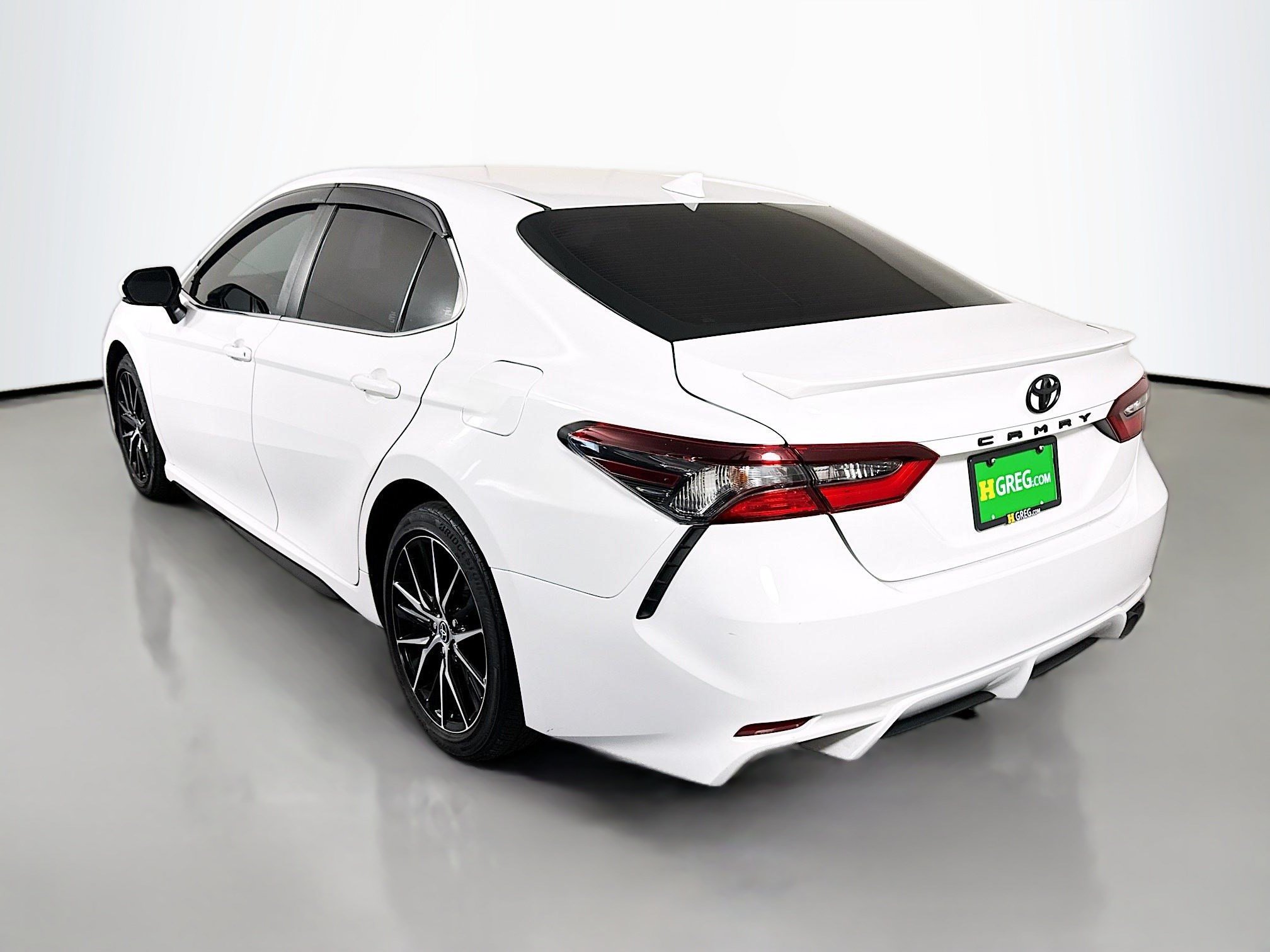 Used 2022 Toyota Camry SE w/ Convenience Package FWD image 7