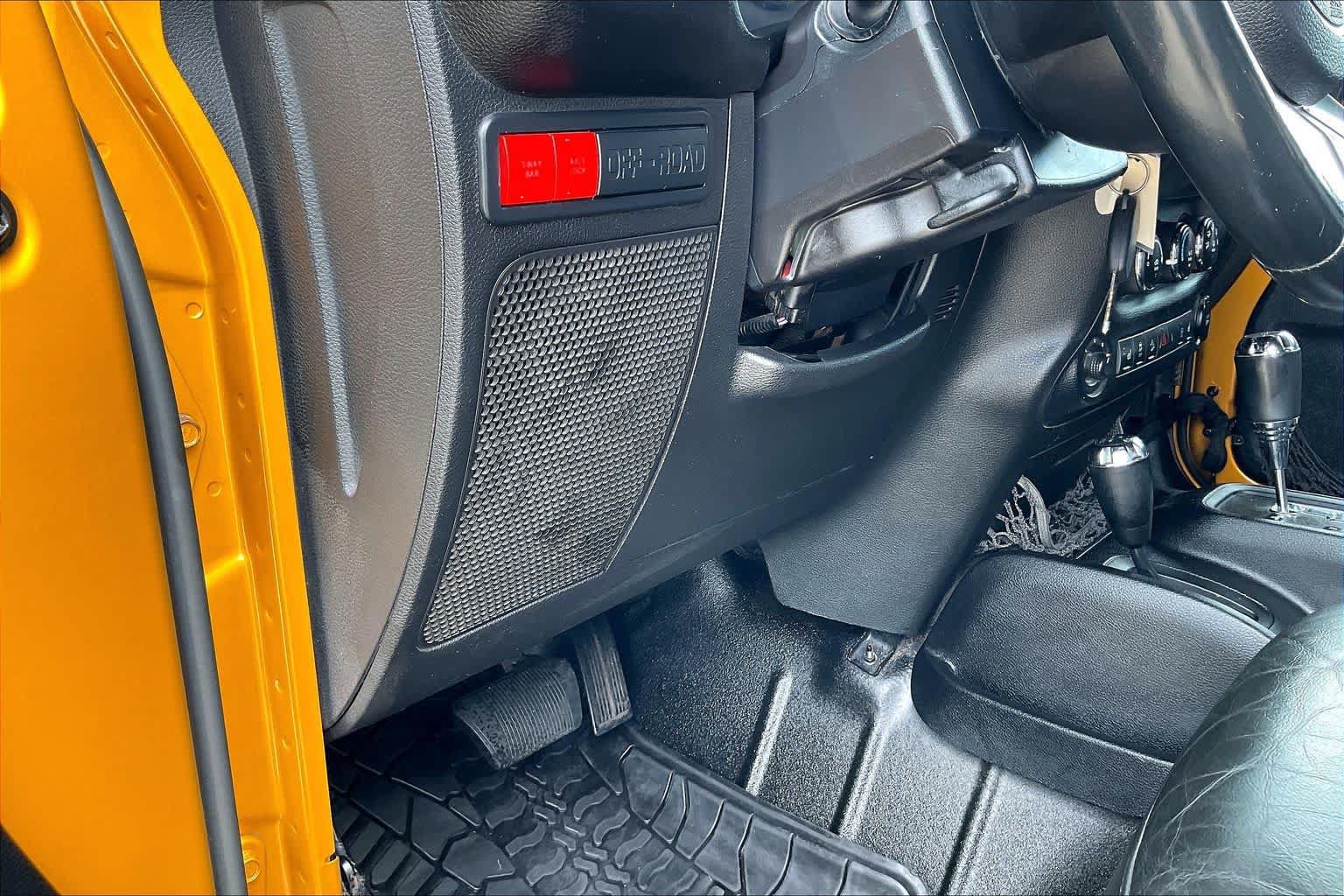 Used 2014 Jeep Wrangler Rubicon AWD/4WD image 34