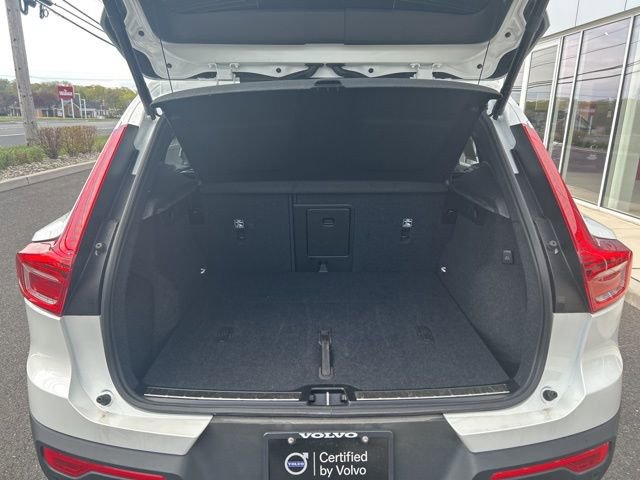 Certified 2025 Volvo XC40 B5 Plus AWD/4WD image 11