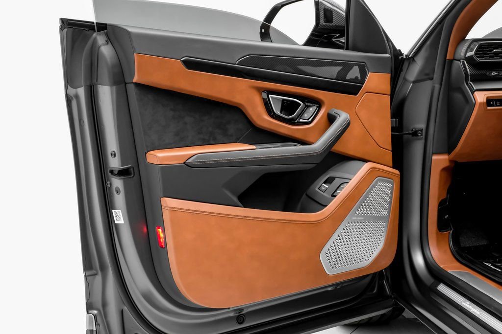 Used 2022 Lamborghini Urus image 39