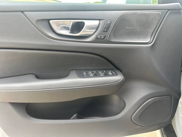 Certified 2024 Volvo V60 B5 Cross Country Ultimate w/ Protection Package Premier AWD/4WD image 16