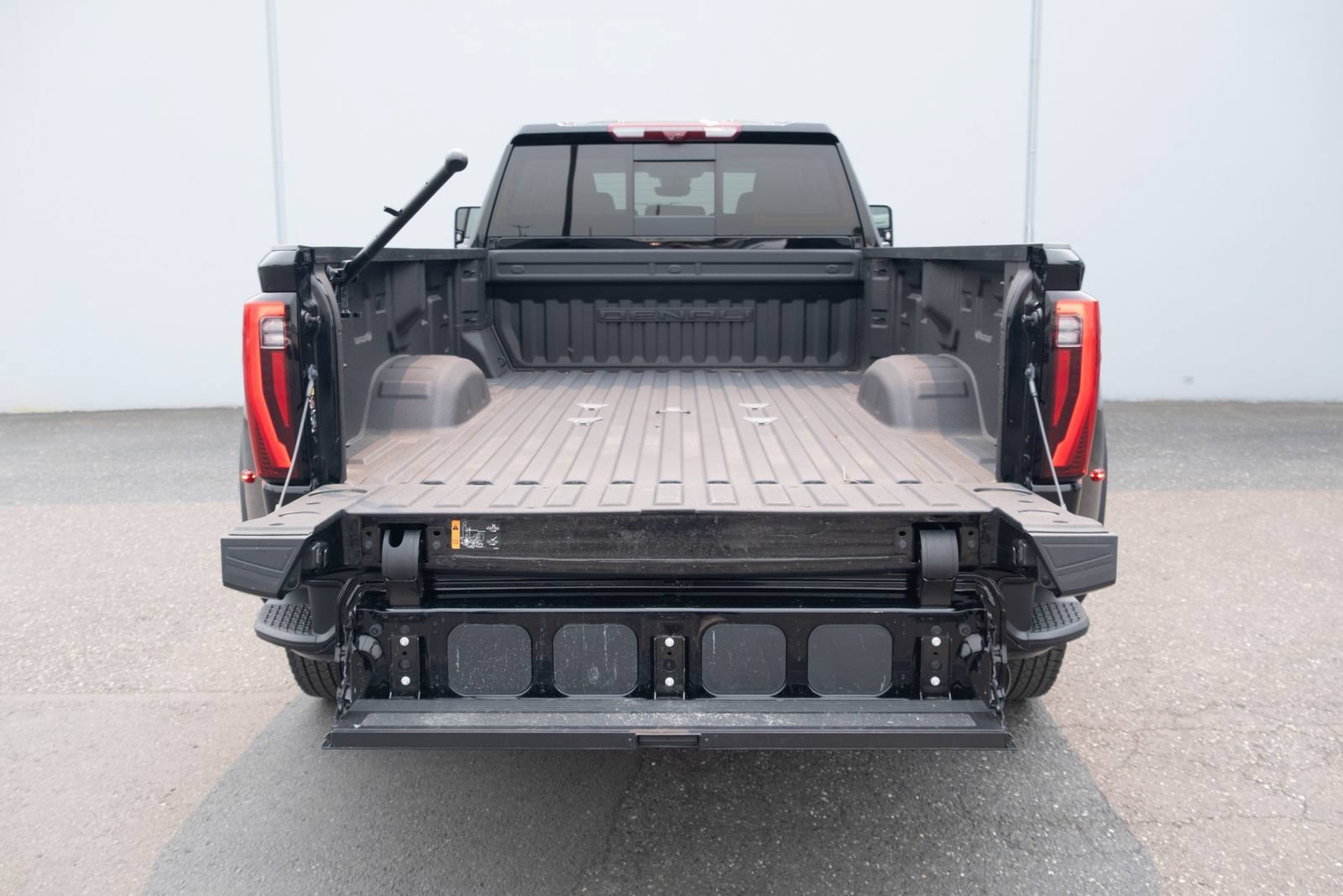 Used 2024 GMC Sierra 3500 Denali w/ Denali Reserve Package AWD/4WD image 28