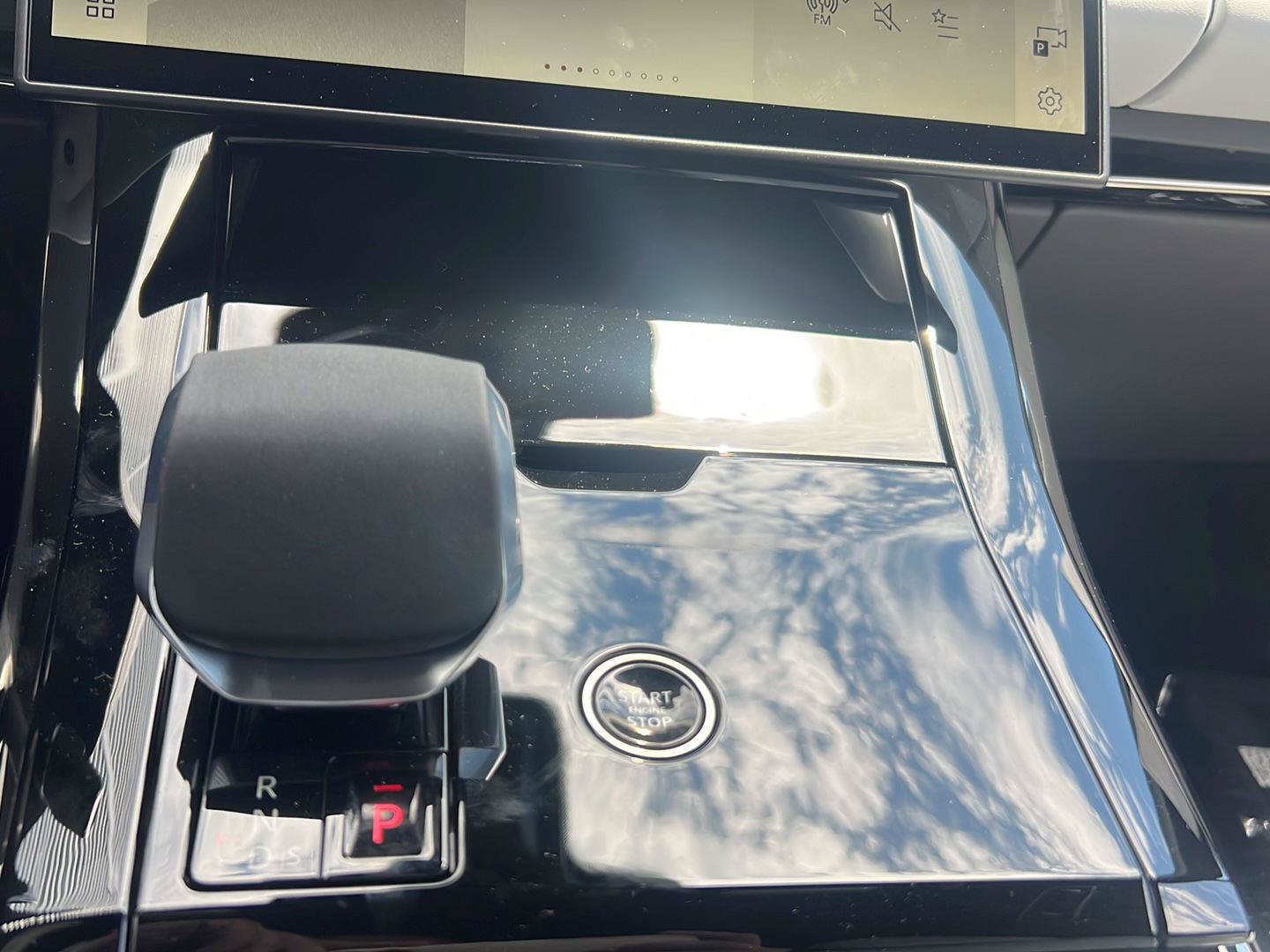 New 2026 Land Rover Range Rover Sport Dynamic SE AWD/4WD image 17