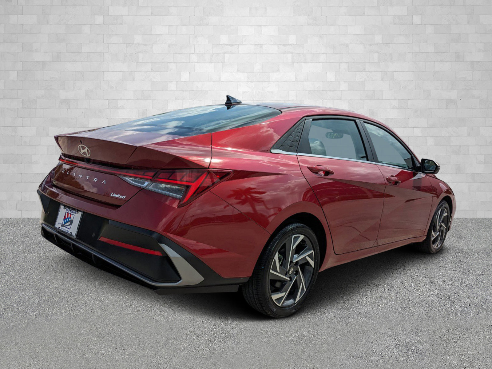 Used 2025 Hyundai Elantra Limited w/ Cargo Package FWD image 2