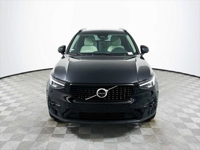 Used 2023 Volvo XC40 B5 Plus w/ Driver Assist Package AWD/4WD image 2